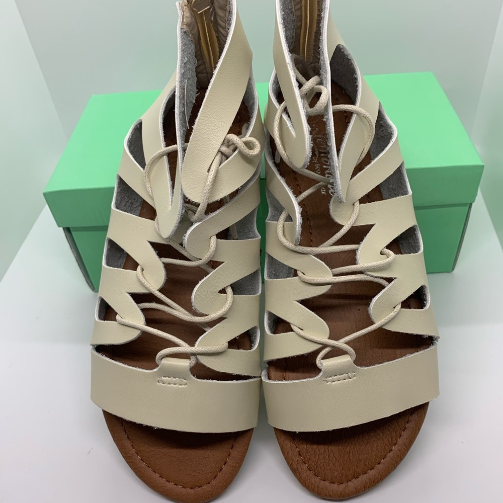 Beige summer sandals By lemonade new in box